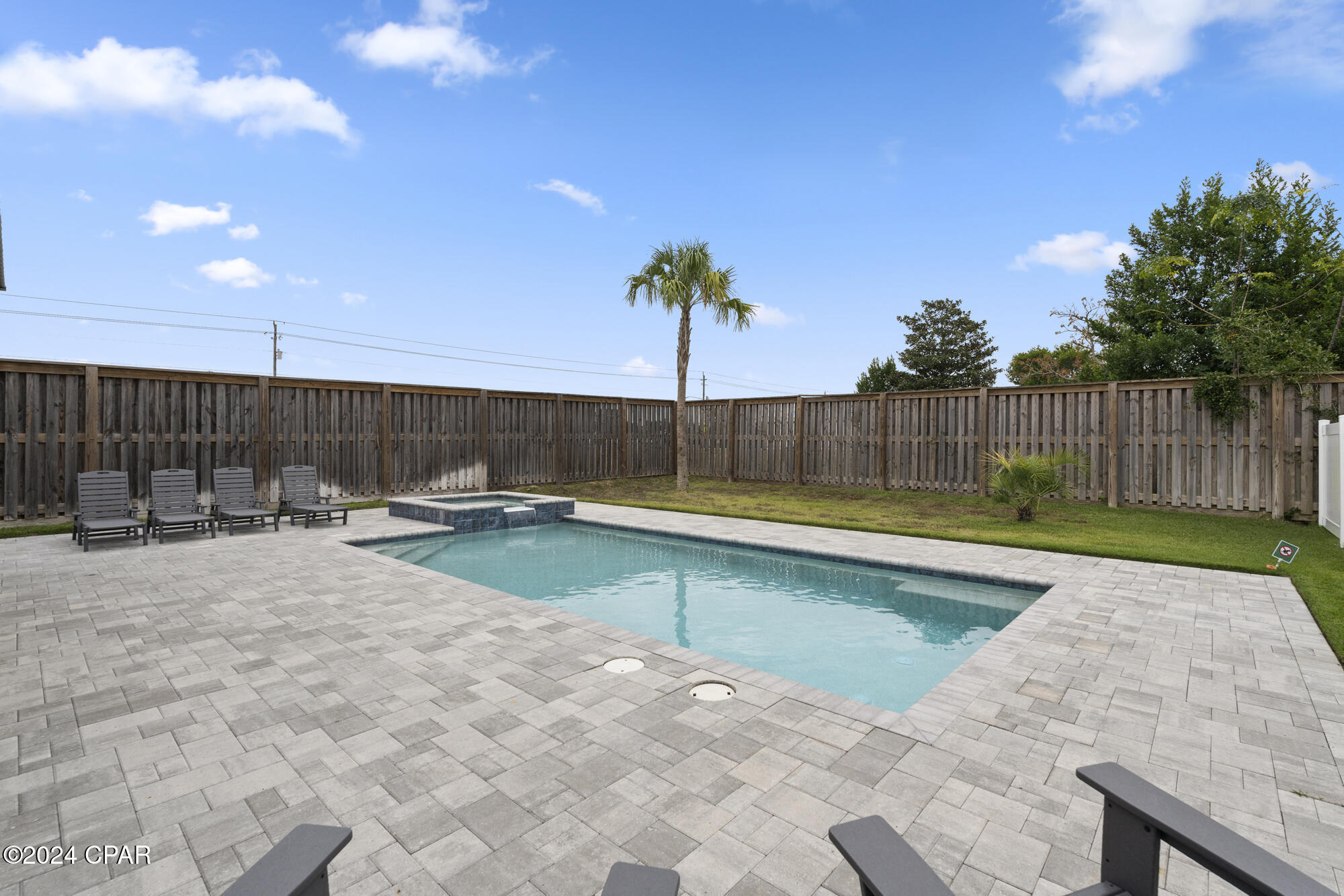 326 E Lakeshore Drive