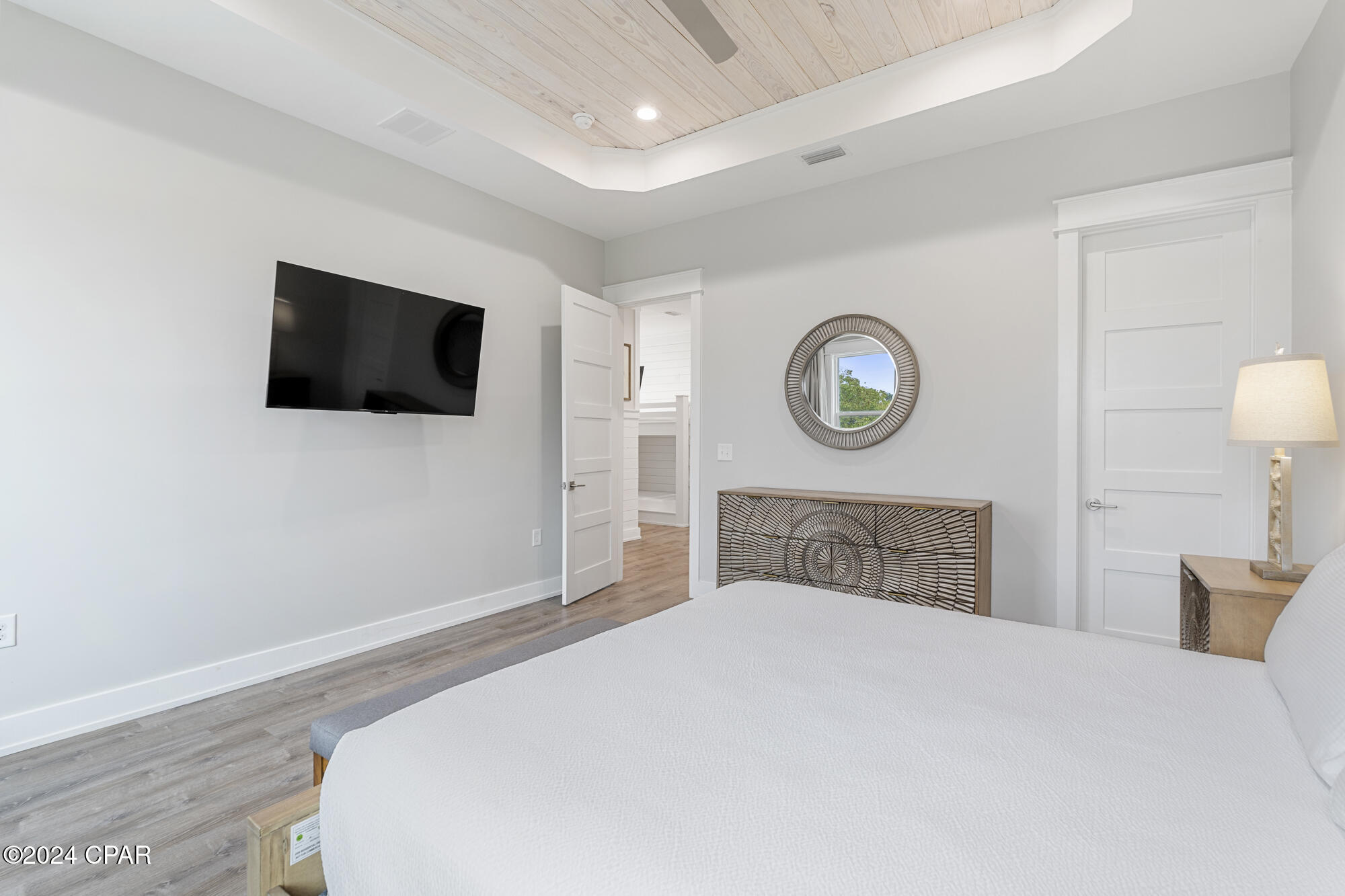 326 E Lakeshore Drive