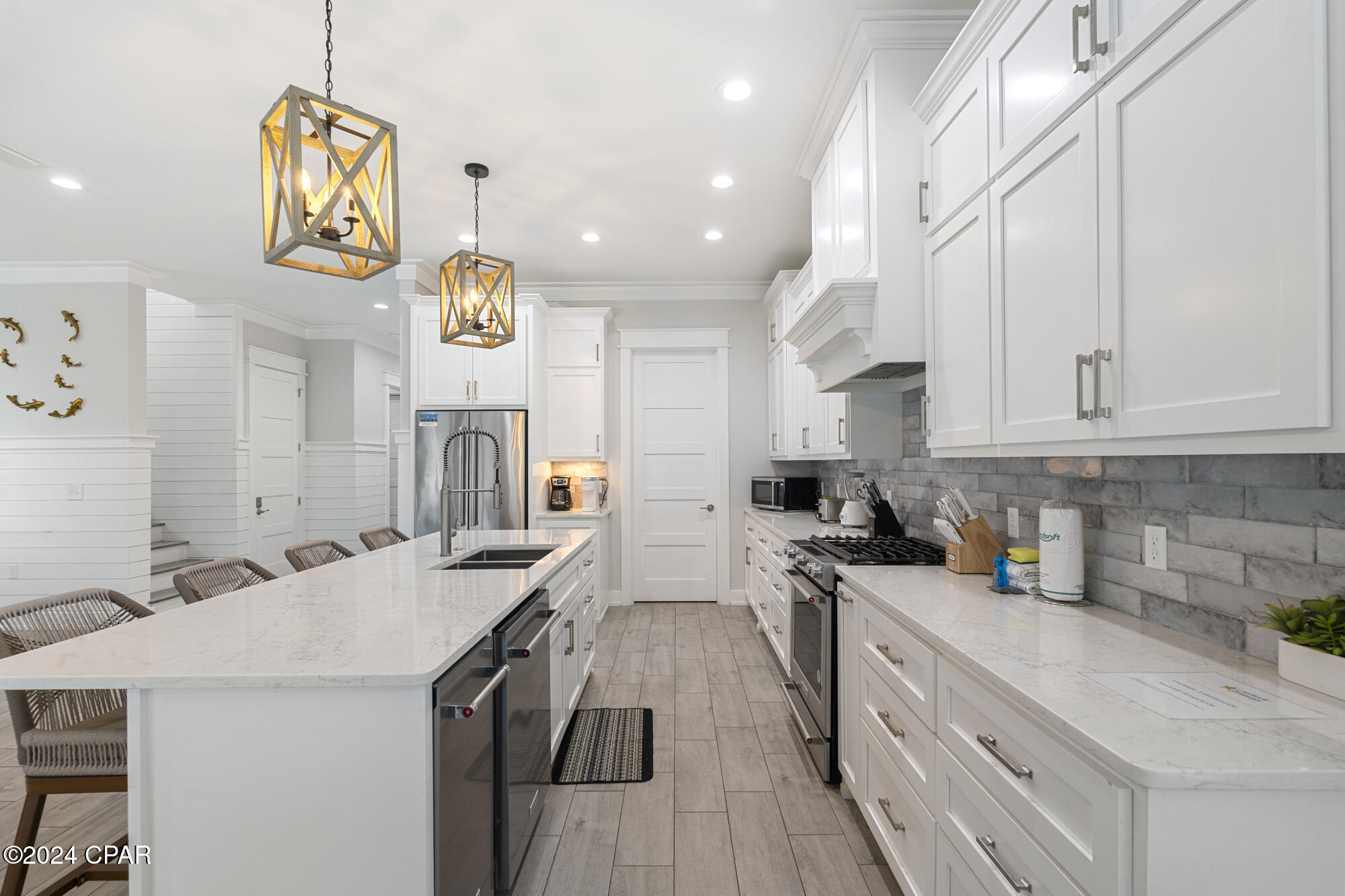 326 E Lakeshore Drive