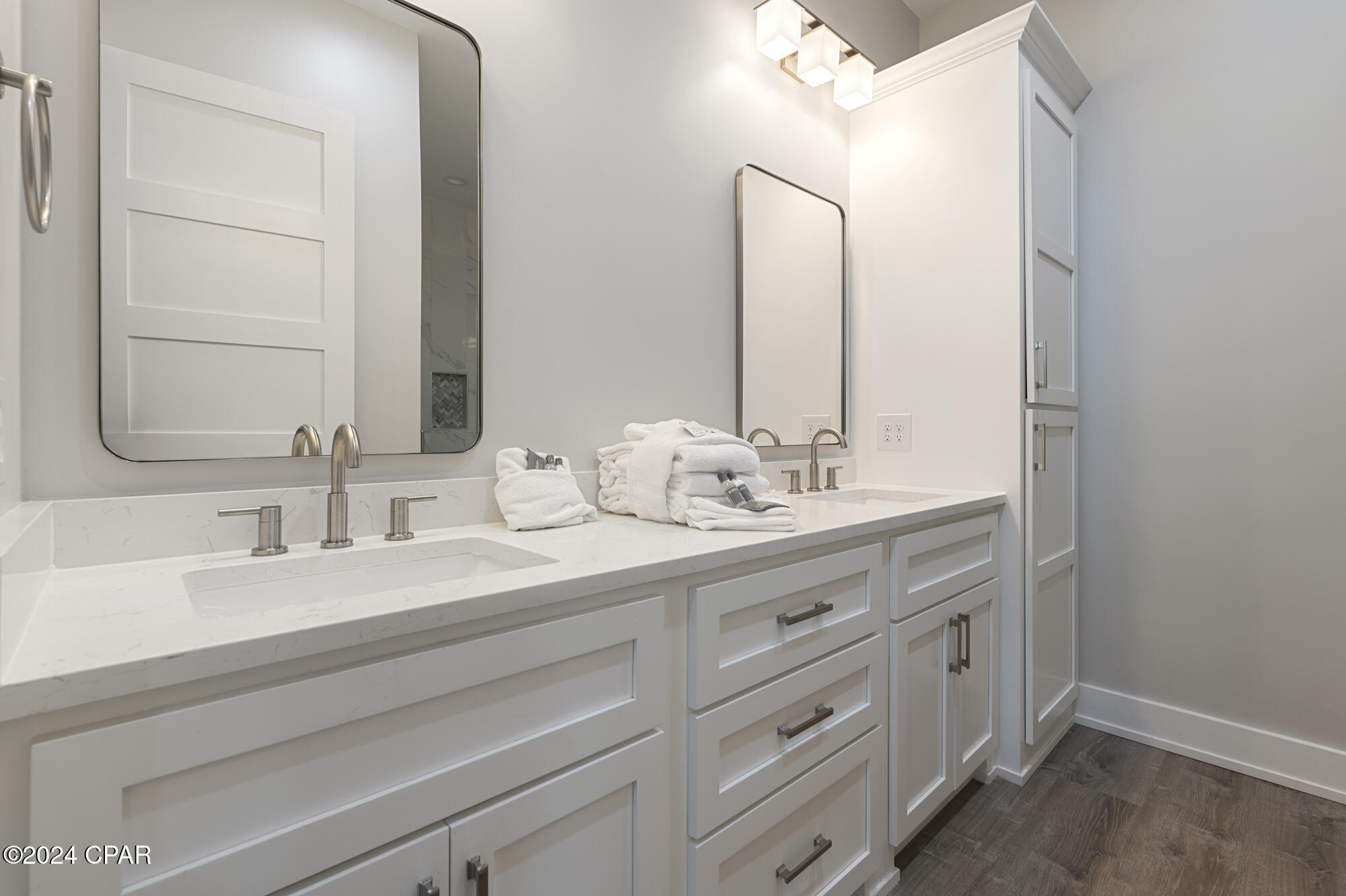 326 E Lakeshore Drive