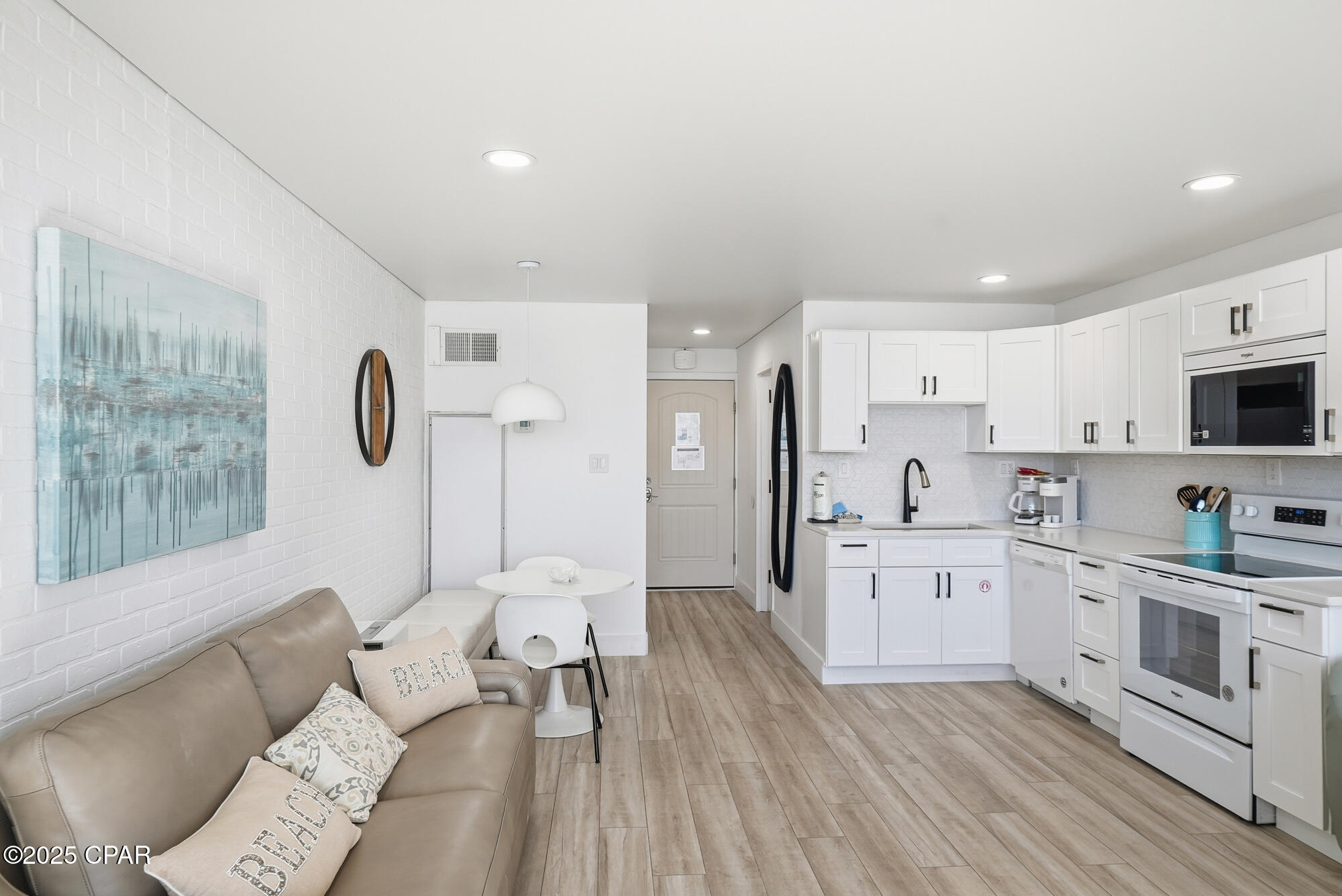 8817 S Thomas Drive A815