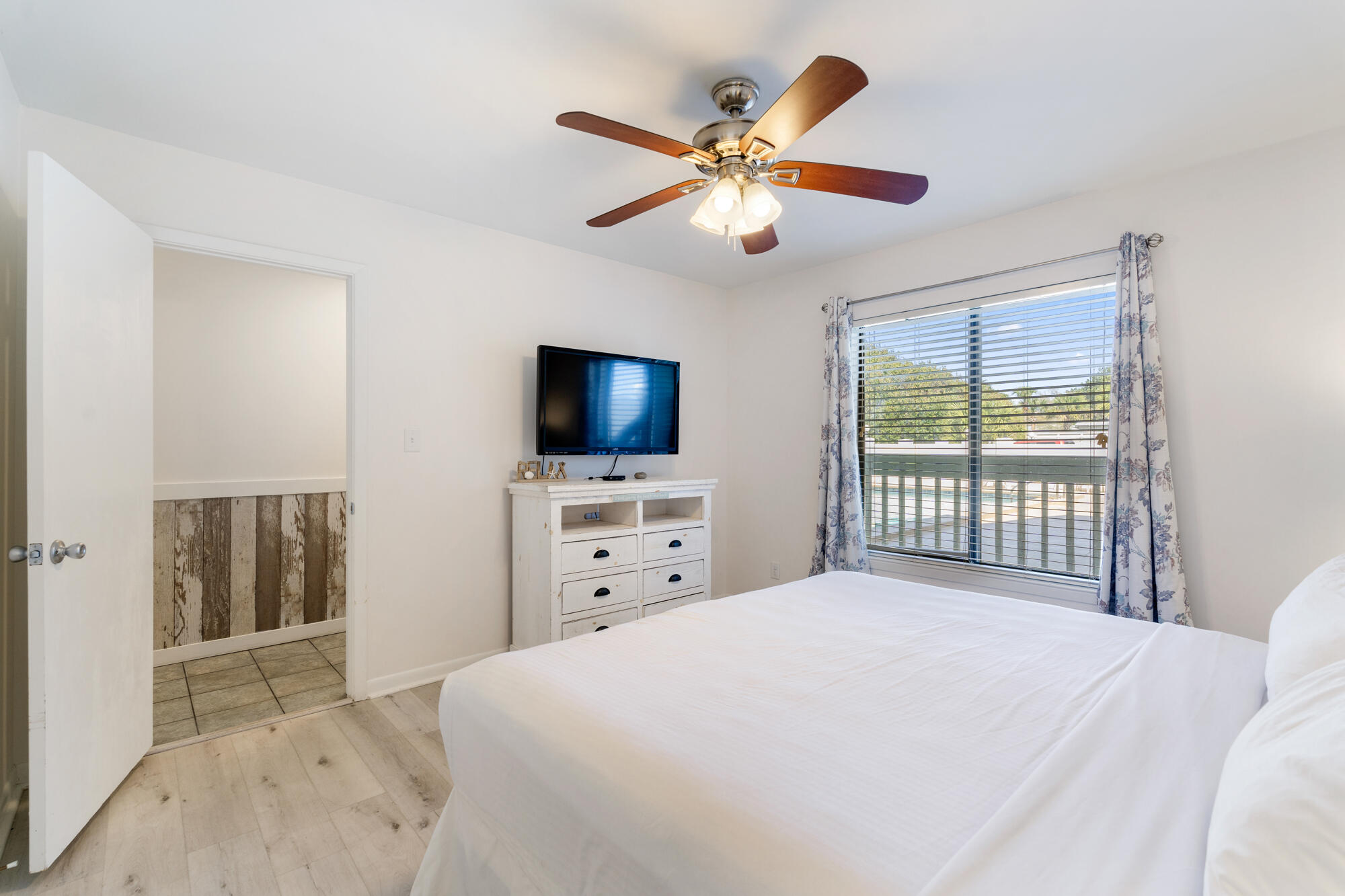 19504 Front Beach Road, 1006