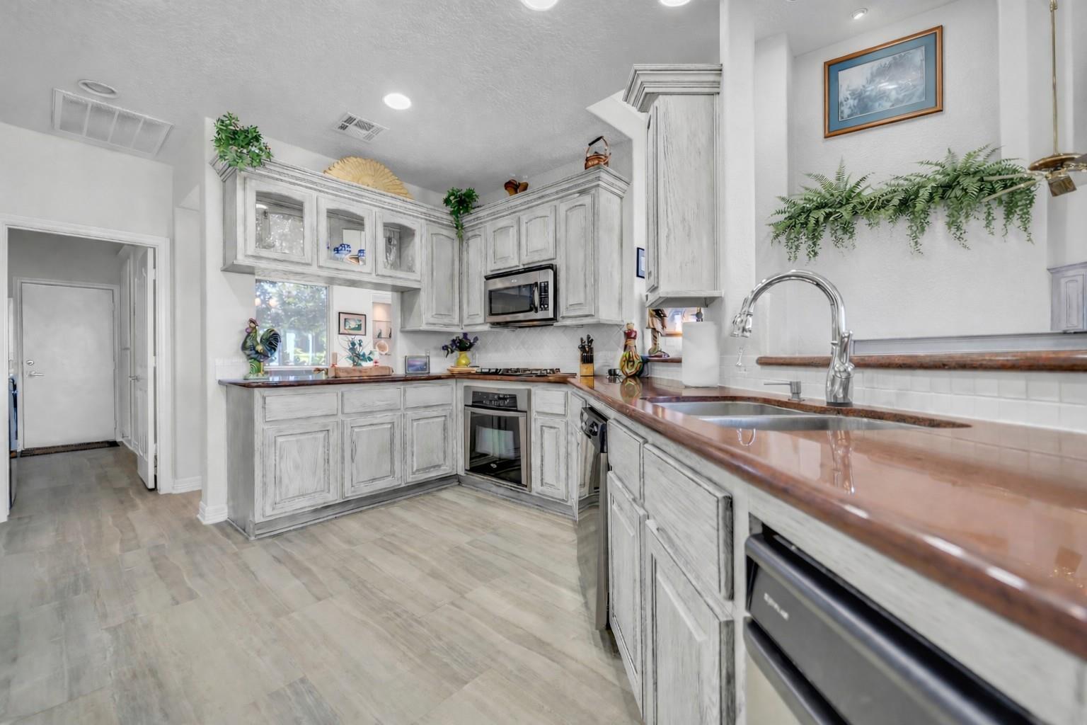 16314 Hunters Circle