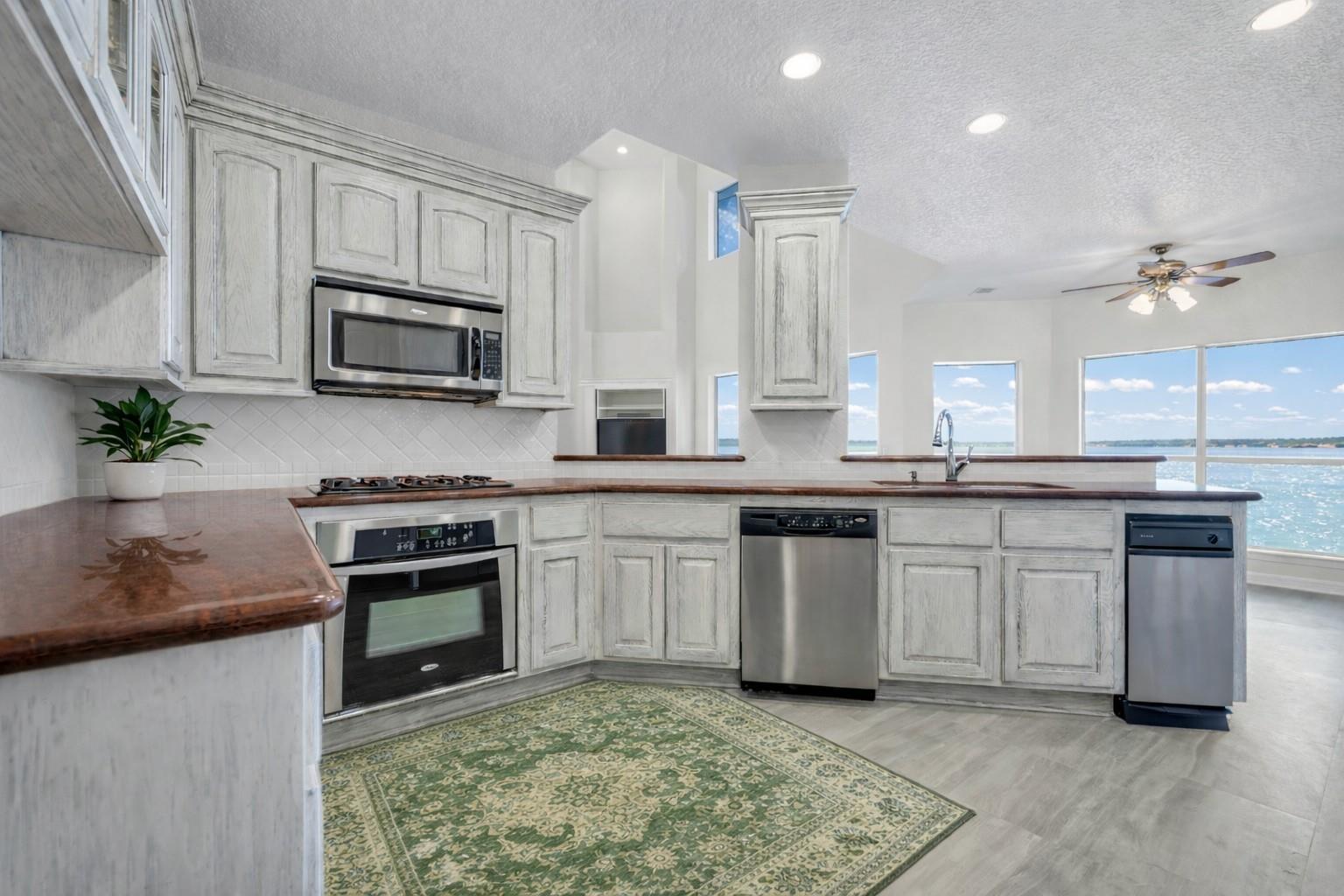 16314 Hunters Circle