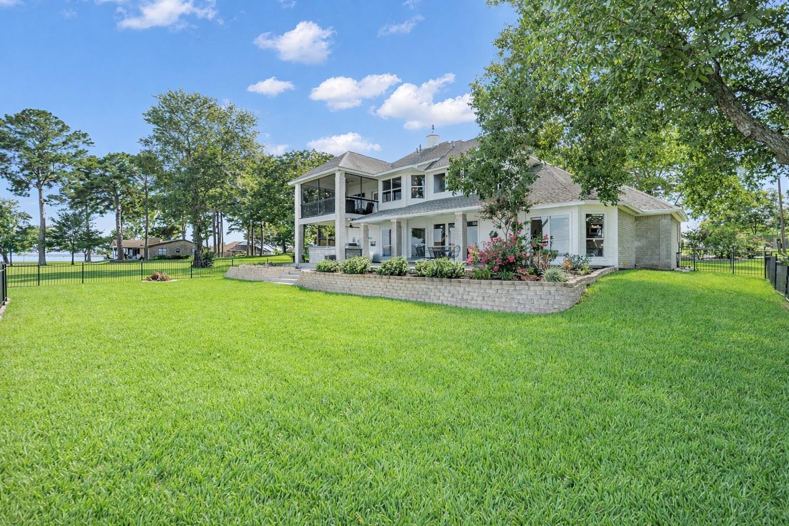 16314 Hunters Circle