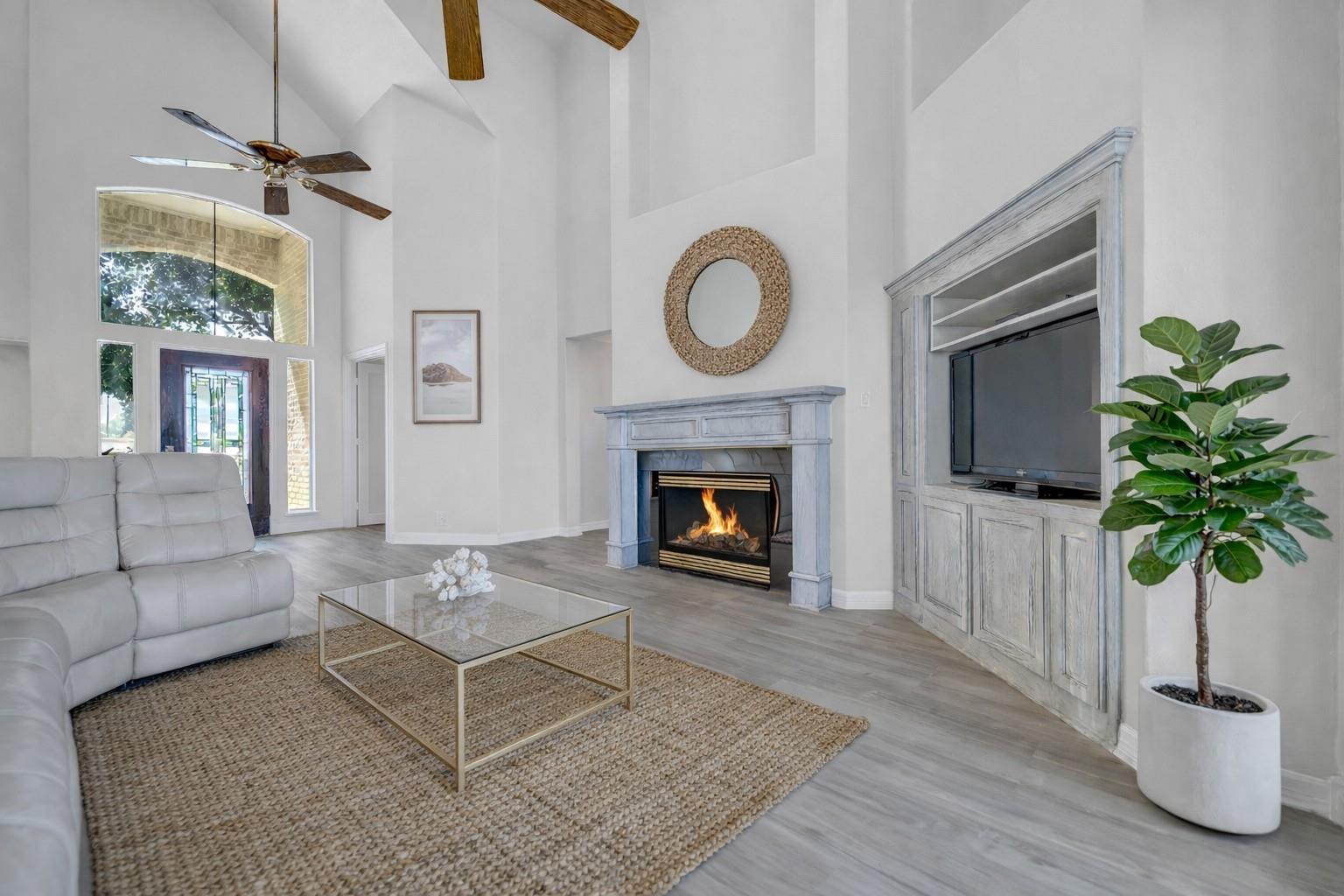 16314 Hunters Circle