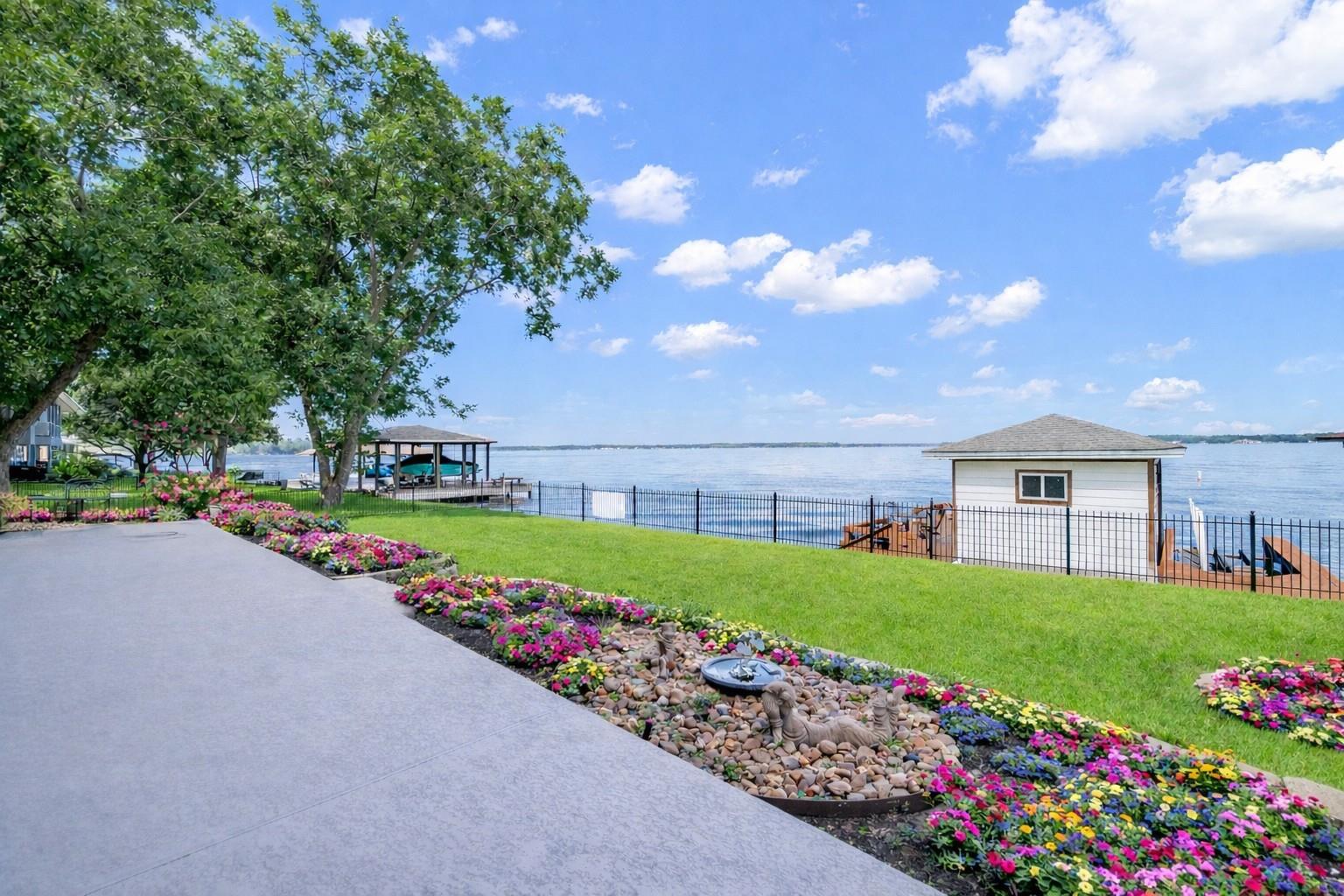 16314 Hunters Circle