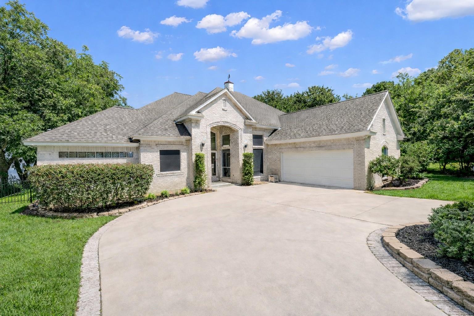 16314 Hunters Circle