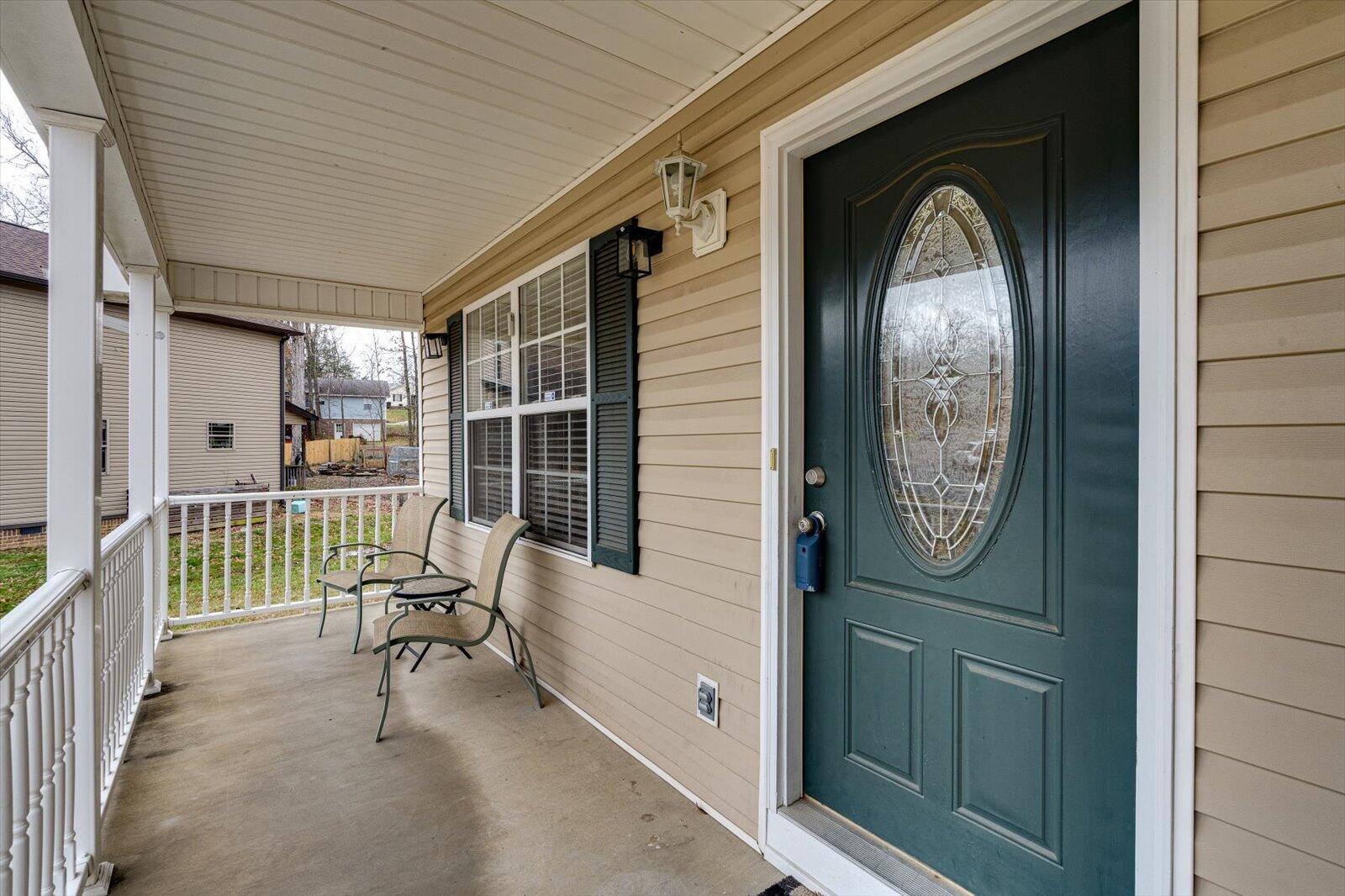 1466 Woodland Cove Drive NE