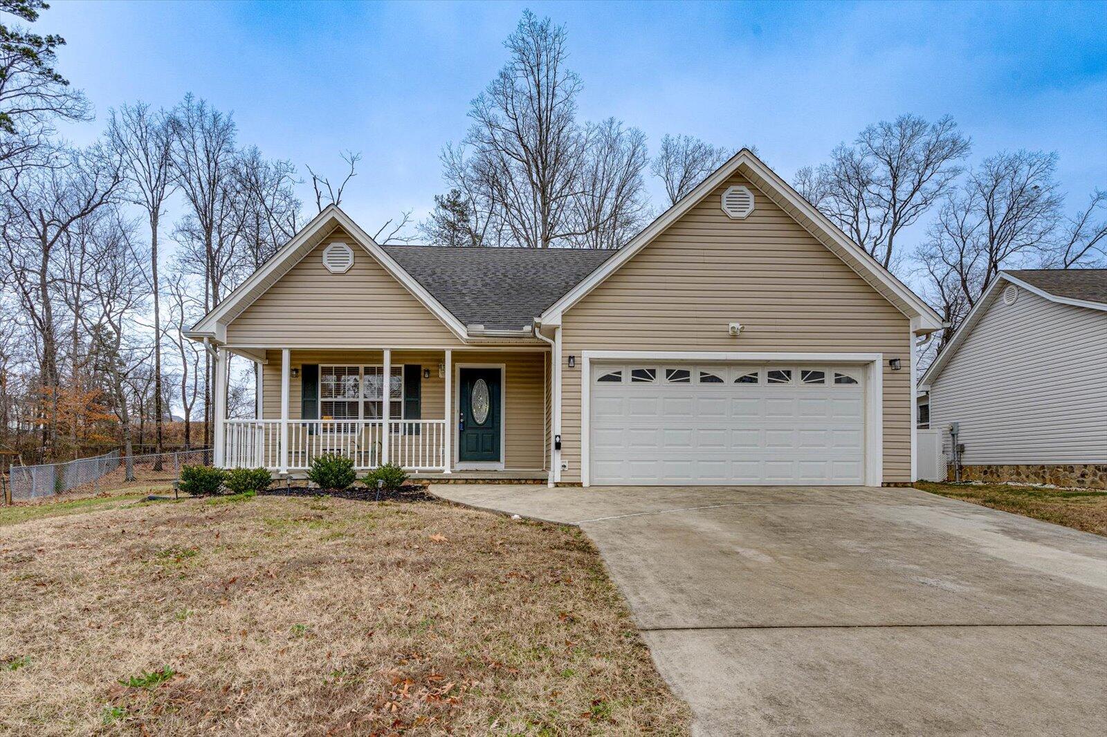 1466 Woodland Cove Drive NE