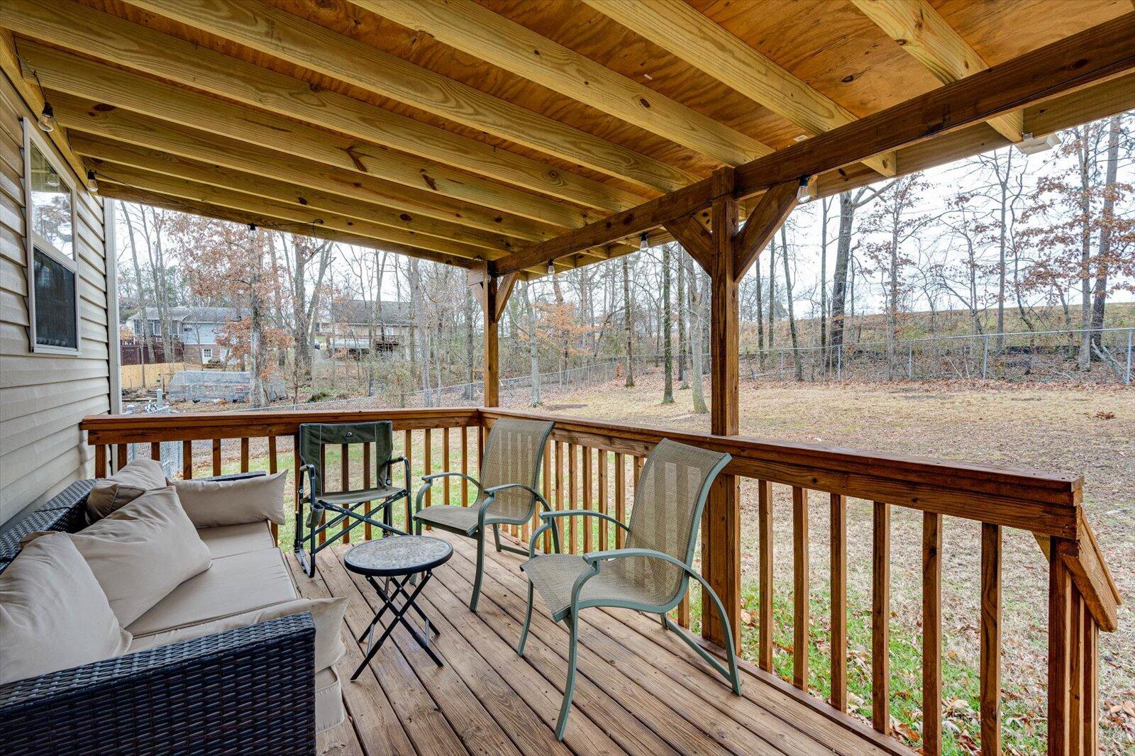 1466 Woodland Cove Drive NE