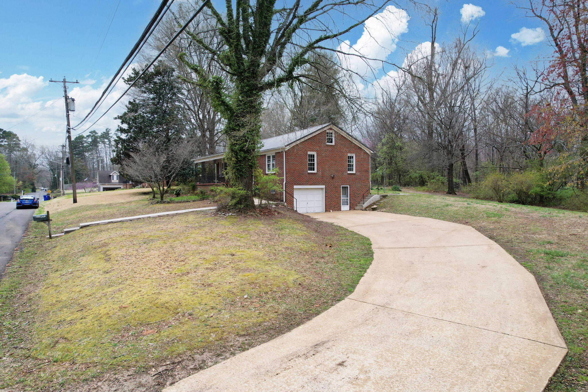 2435 Ridgeview Drive NW