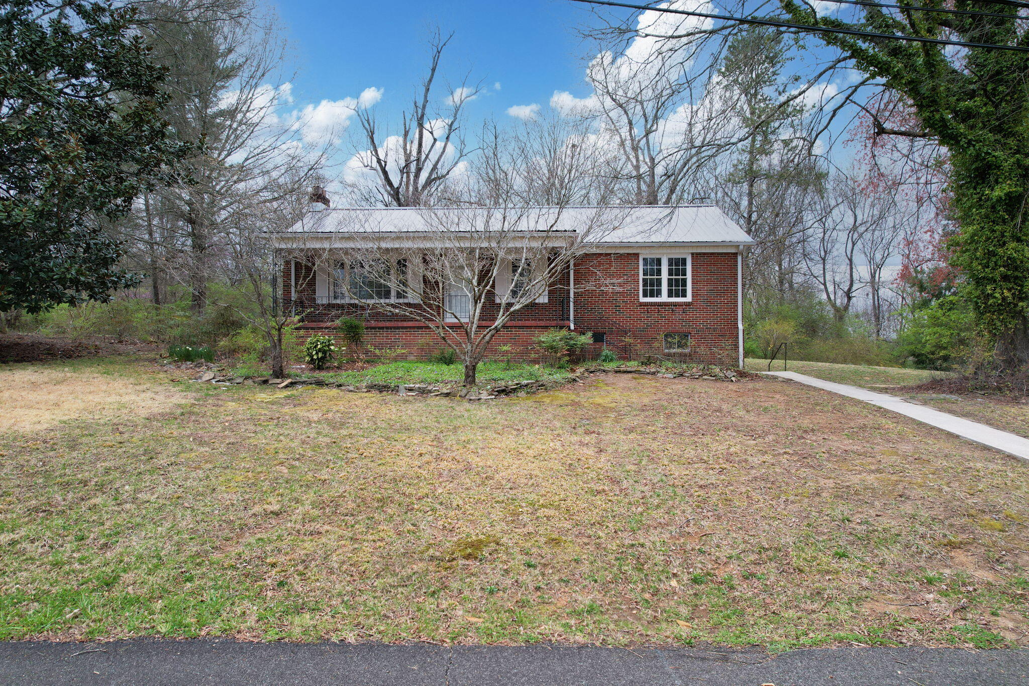 2435 Ridgeview Drive NW