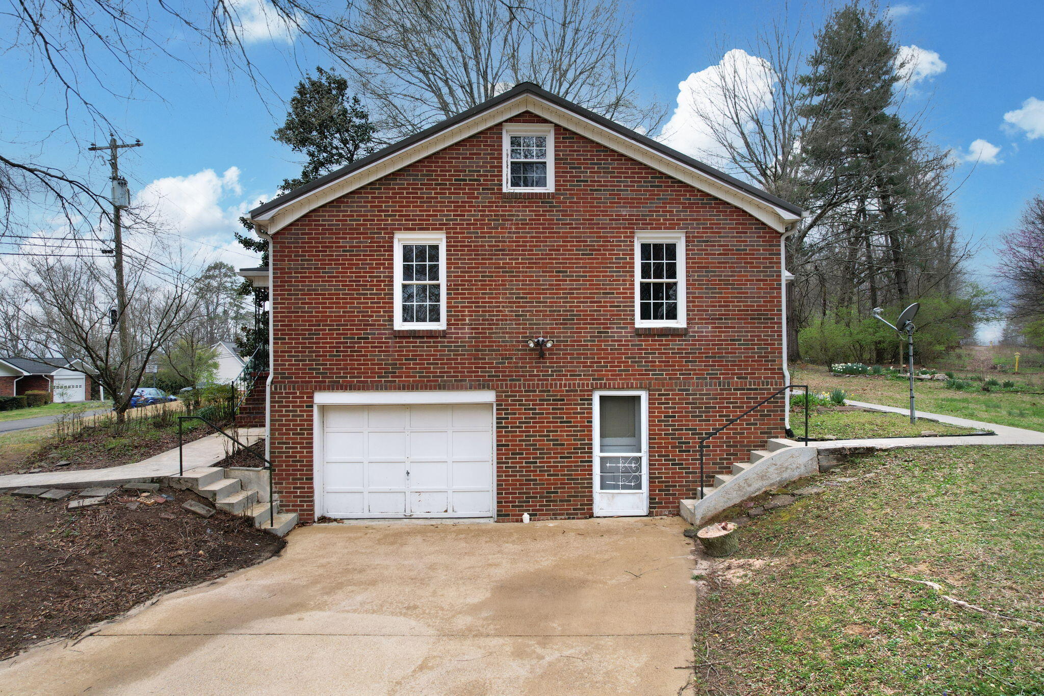 2435 Ridgeview Drive NW