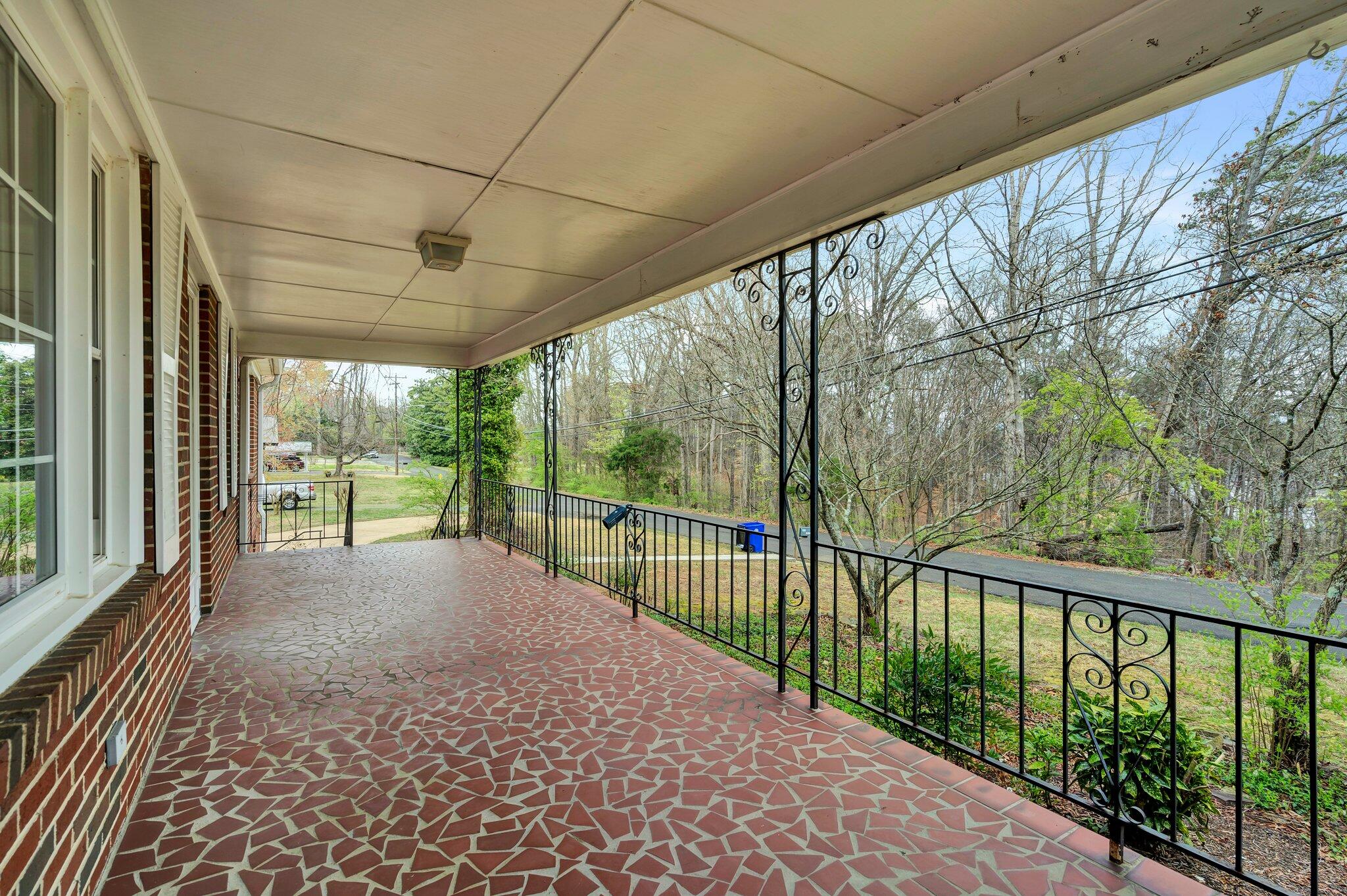 2435 Ridgeview Drive NW