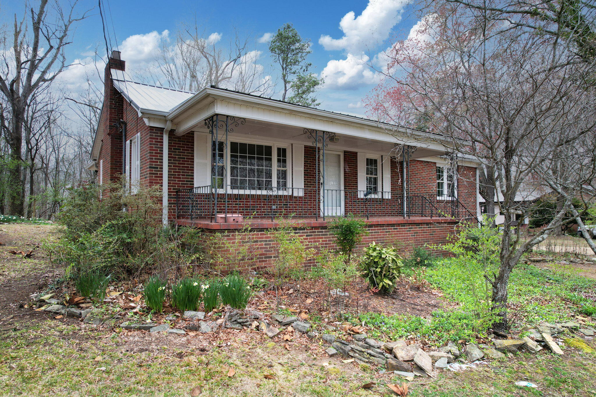 2435 Ridgeview Drive NW
