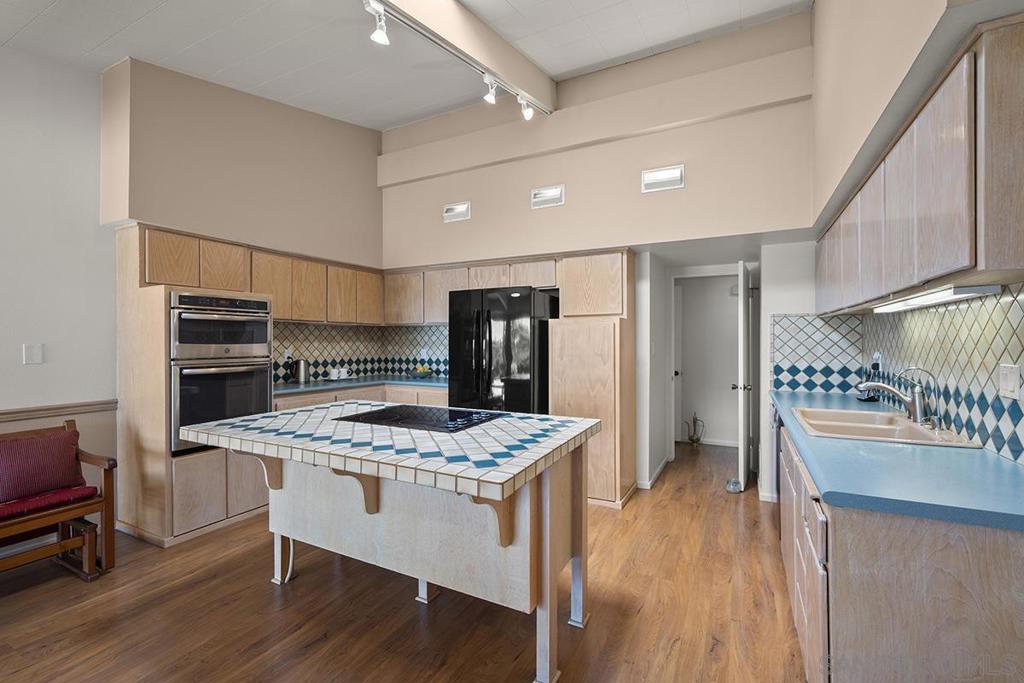 2735 Soderblom Avenue