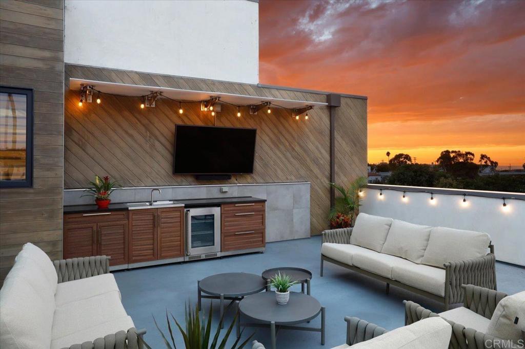 2677 State Street 301