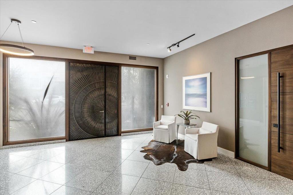 2677 State Street 301