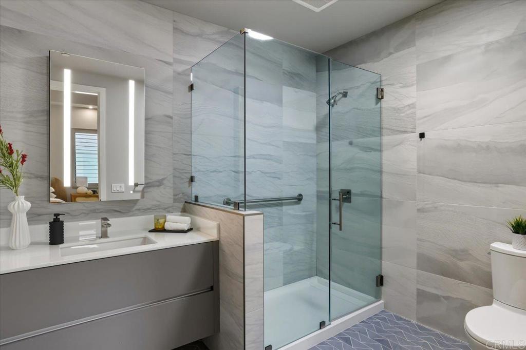 2677 State Street 301