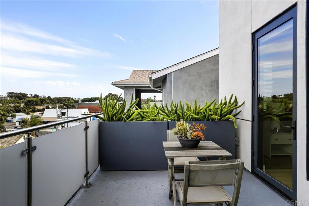 2677 State Street 301