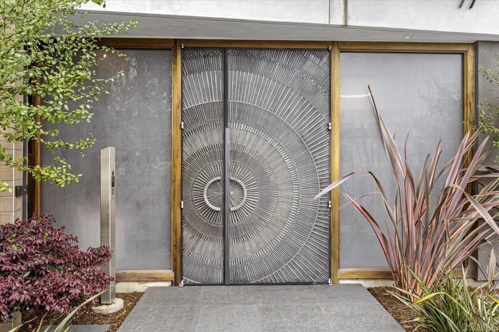 2677 State Street 301