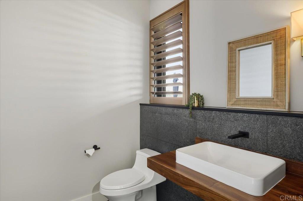 2677 State Street 301