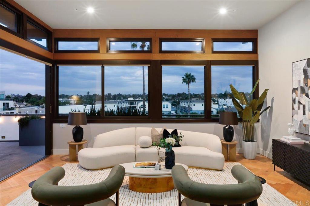 2677 State Street 301