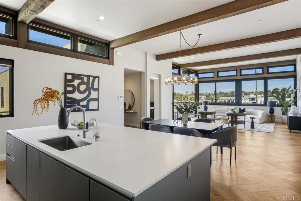 2677 State Street 301