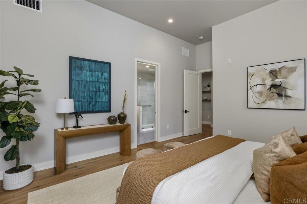 2677 State Street 301