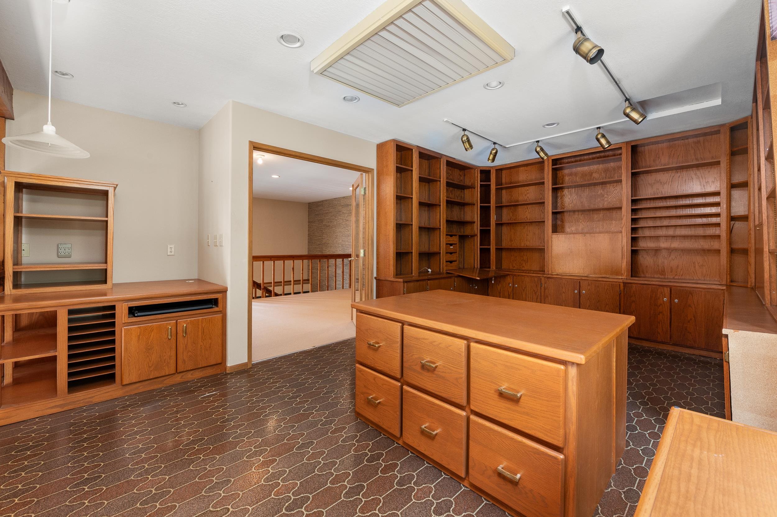 2587 E Flowery Trail Rd