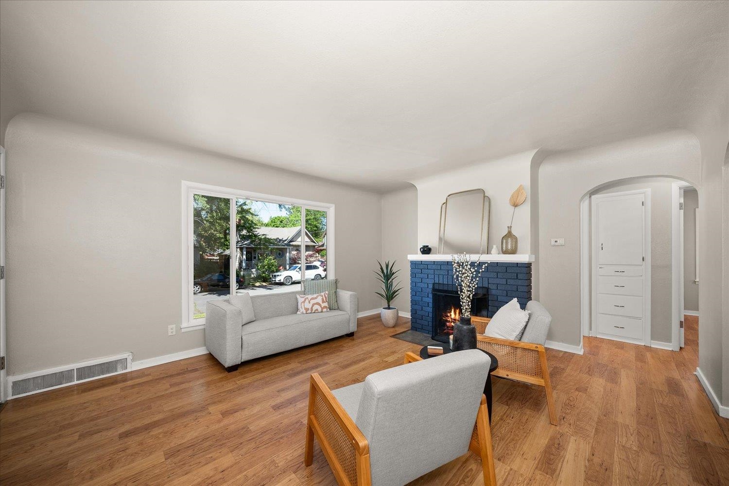 1117/1119 S WALNUT St