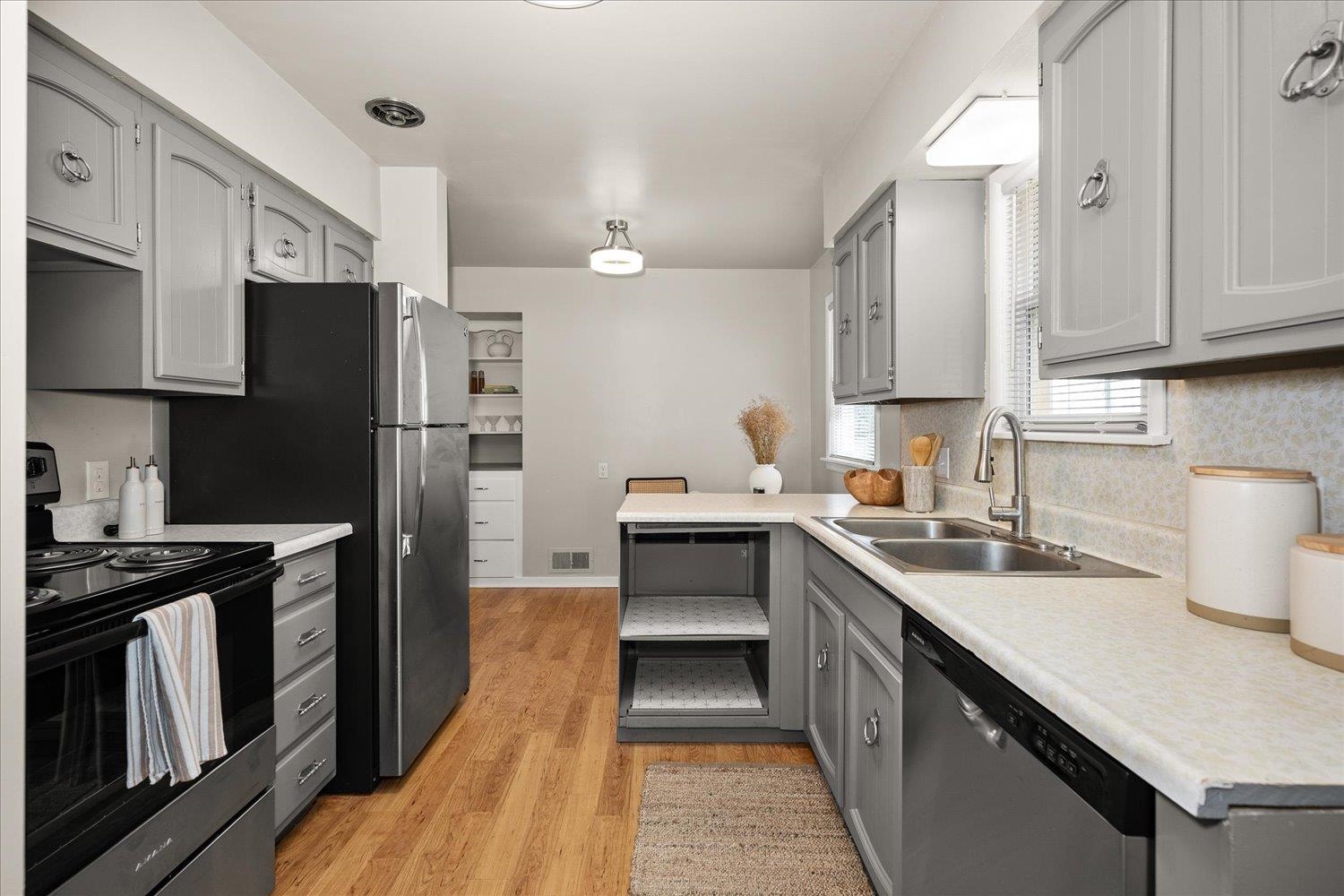 1117/1119 S WALNUT St