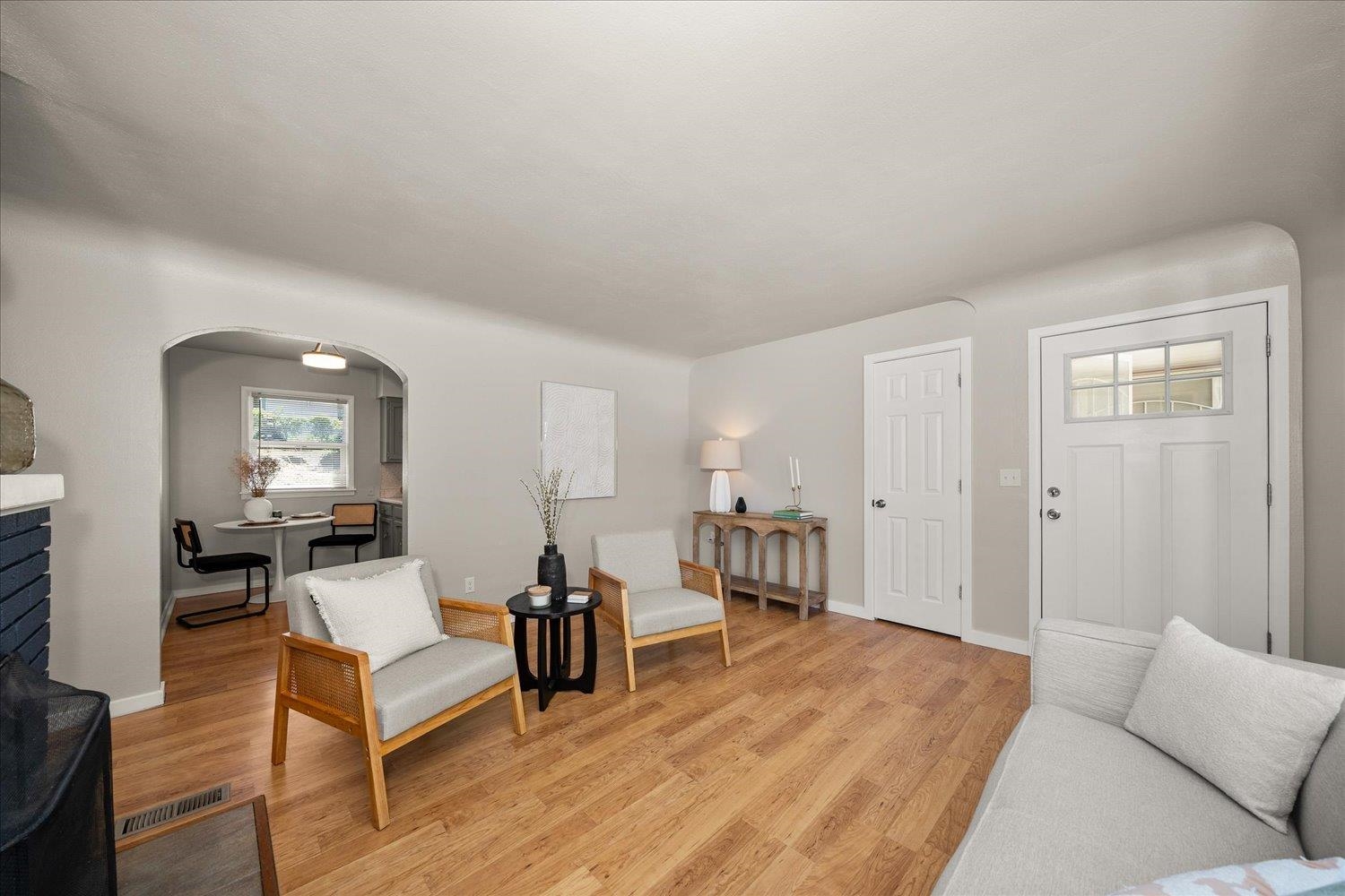 1117/1119 S WALNUT St