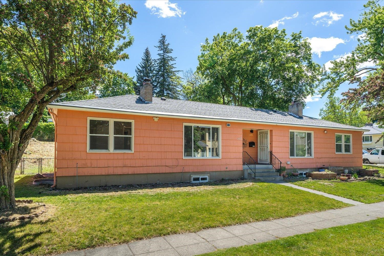 1117/1119 S WALNUT St