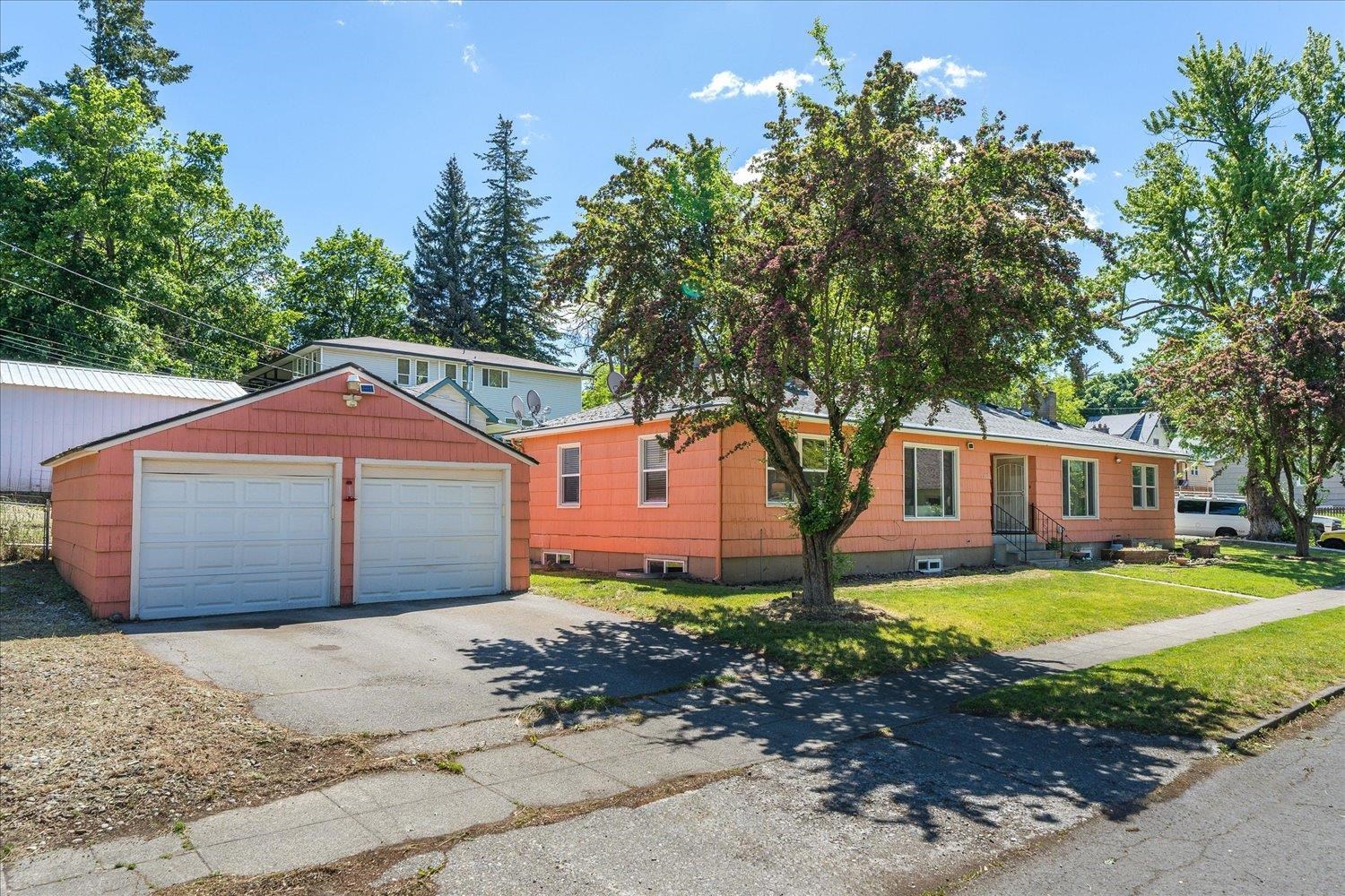 1117/1119 S WALNUT St