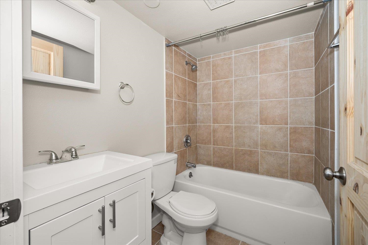 1117/1119 S WALNUT St