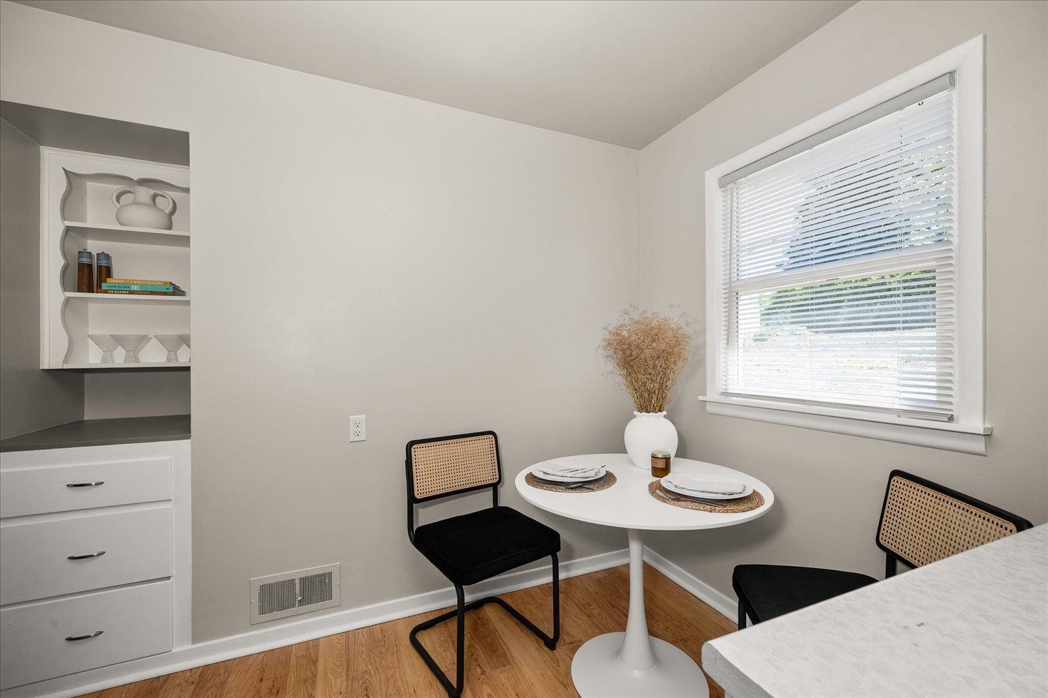 1117/1119 S WALNUT St