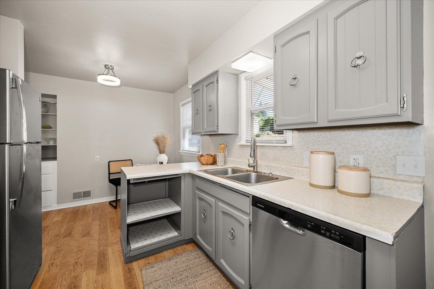 1117/1119 S WALNUT St