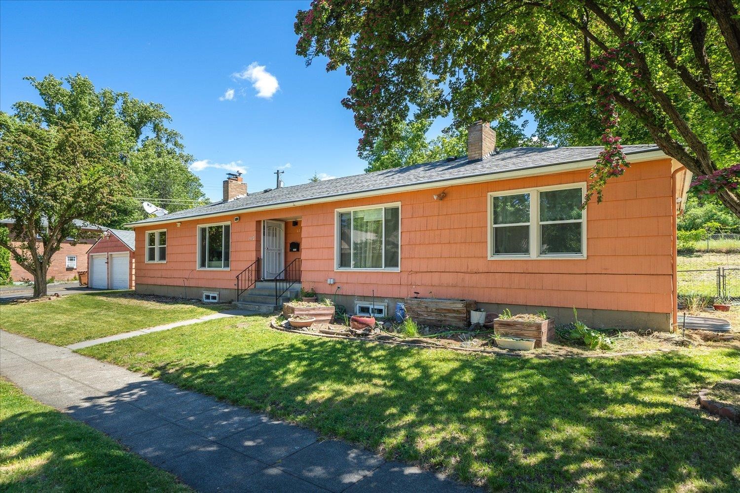 1117/1119 S WALNUT St