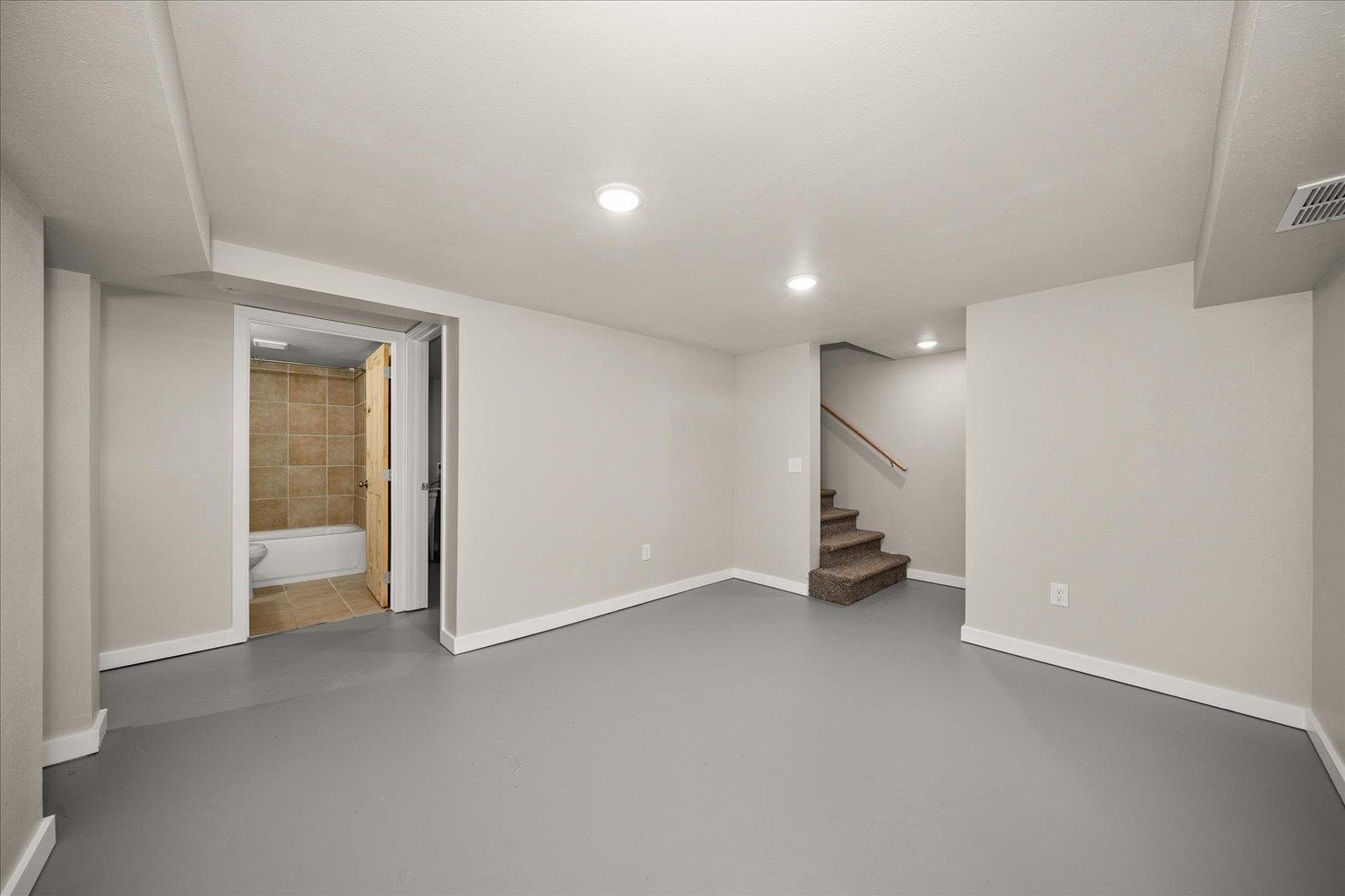 1117/1119 S WALNUT St