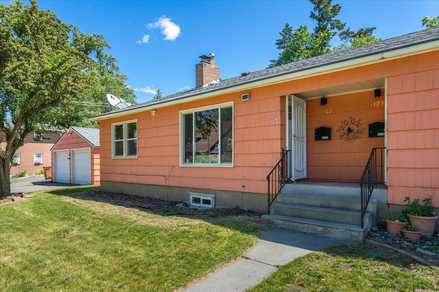 1117/1119 S WALNUT St