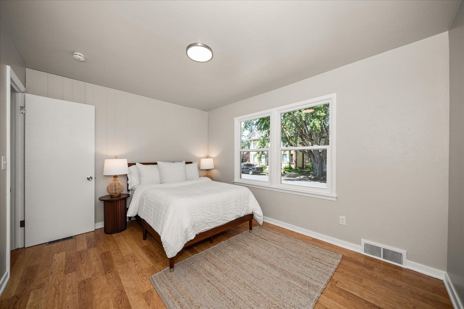 1117/1119 S WALNUT St