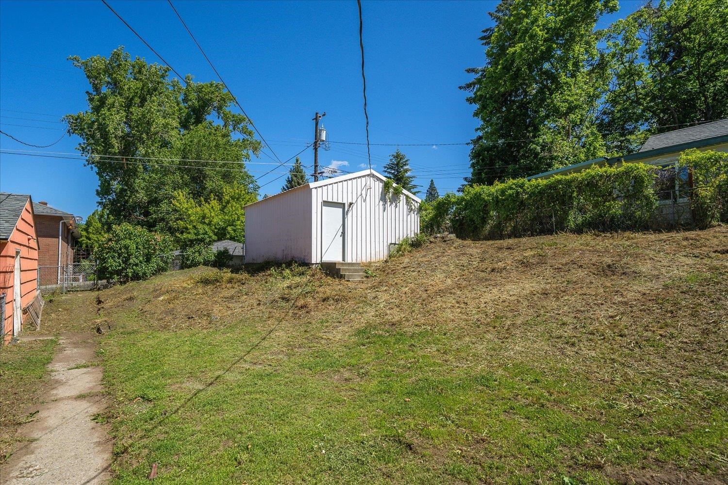 1117/1119 S WALNUT St