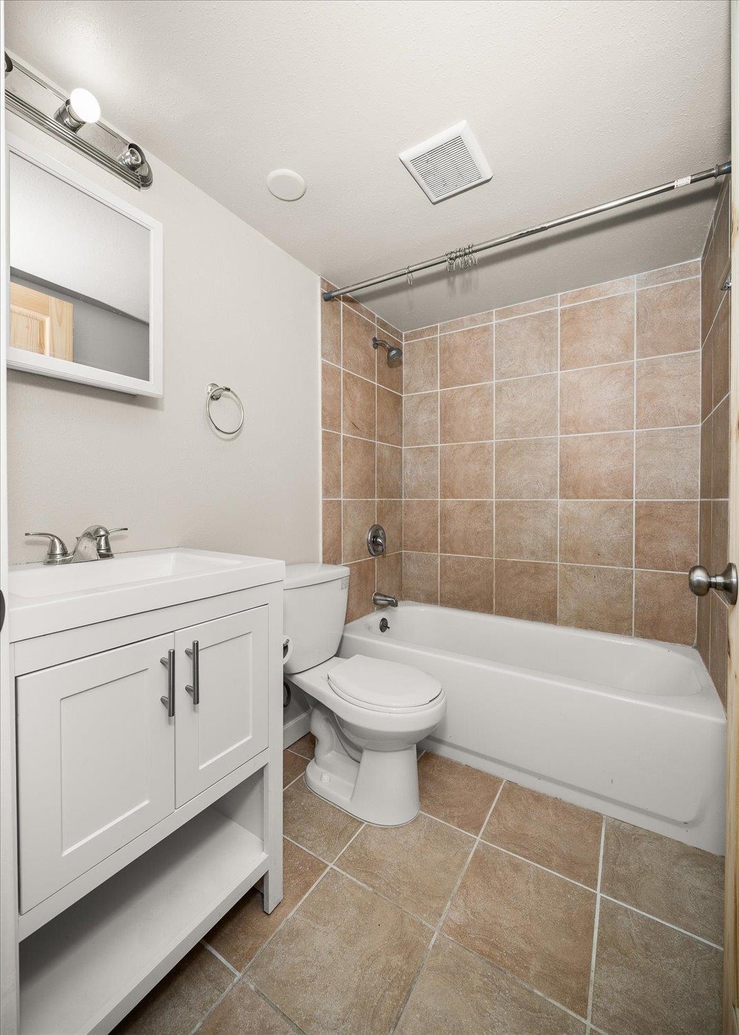 1117/1119 S WALNUT St