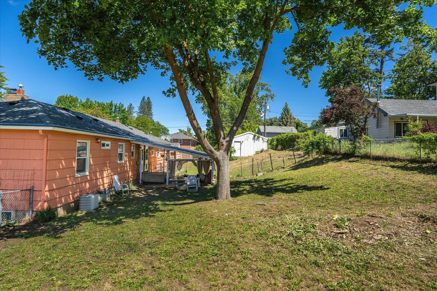 1117/1119 S WALNUT St