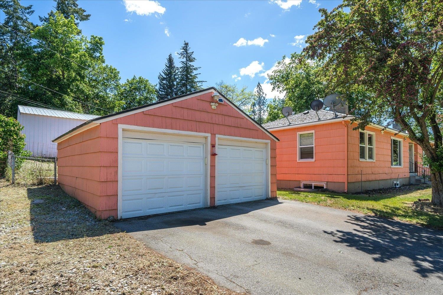 1117/1119 S WALNUT St