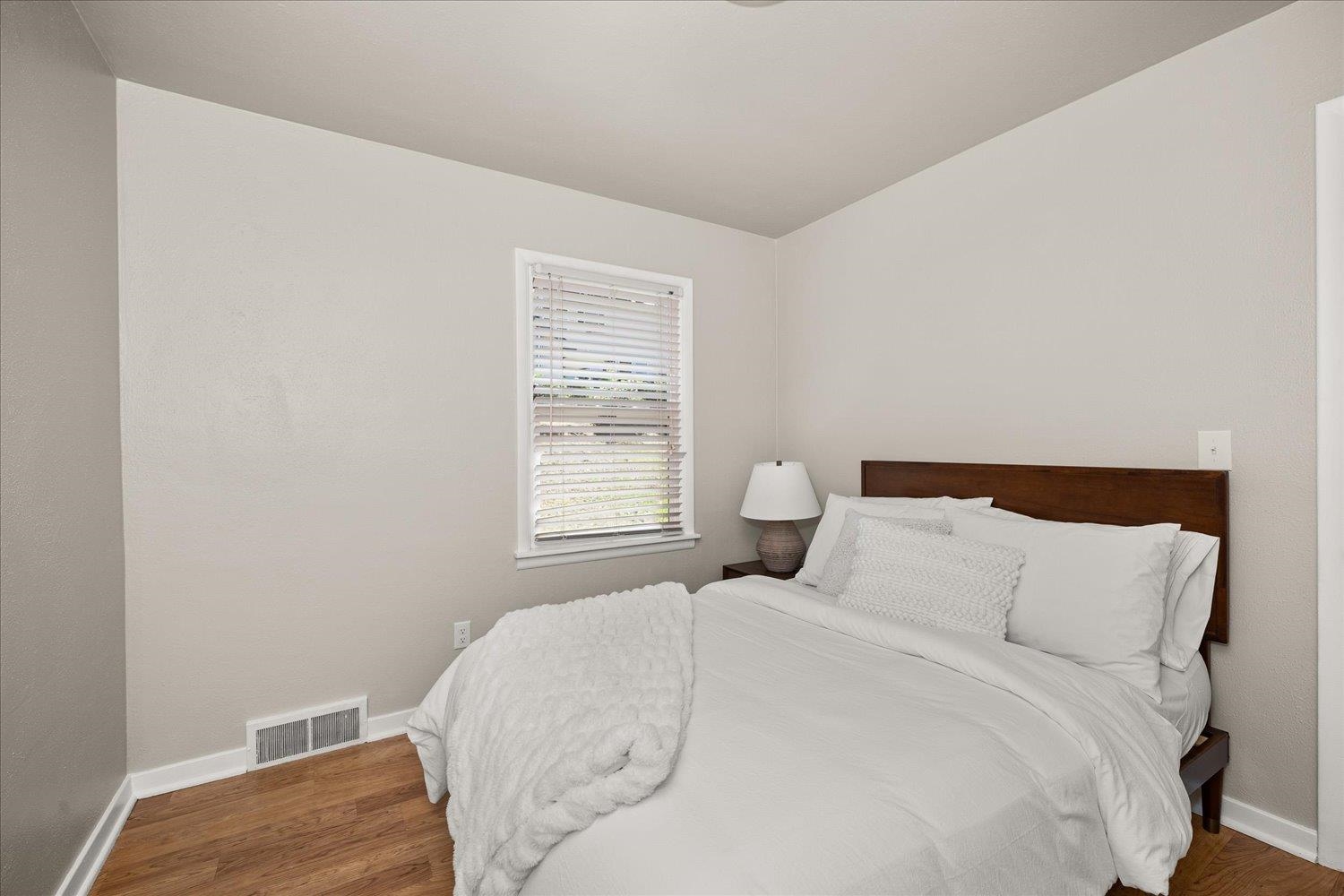 1117/1119 S WALNUT St