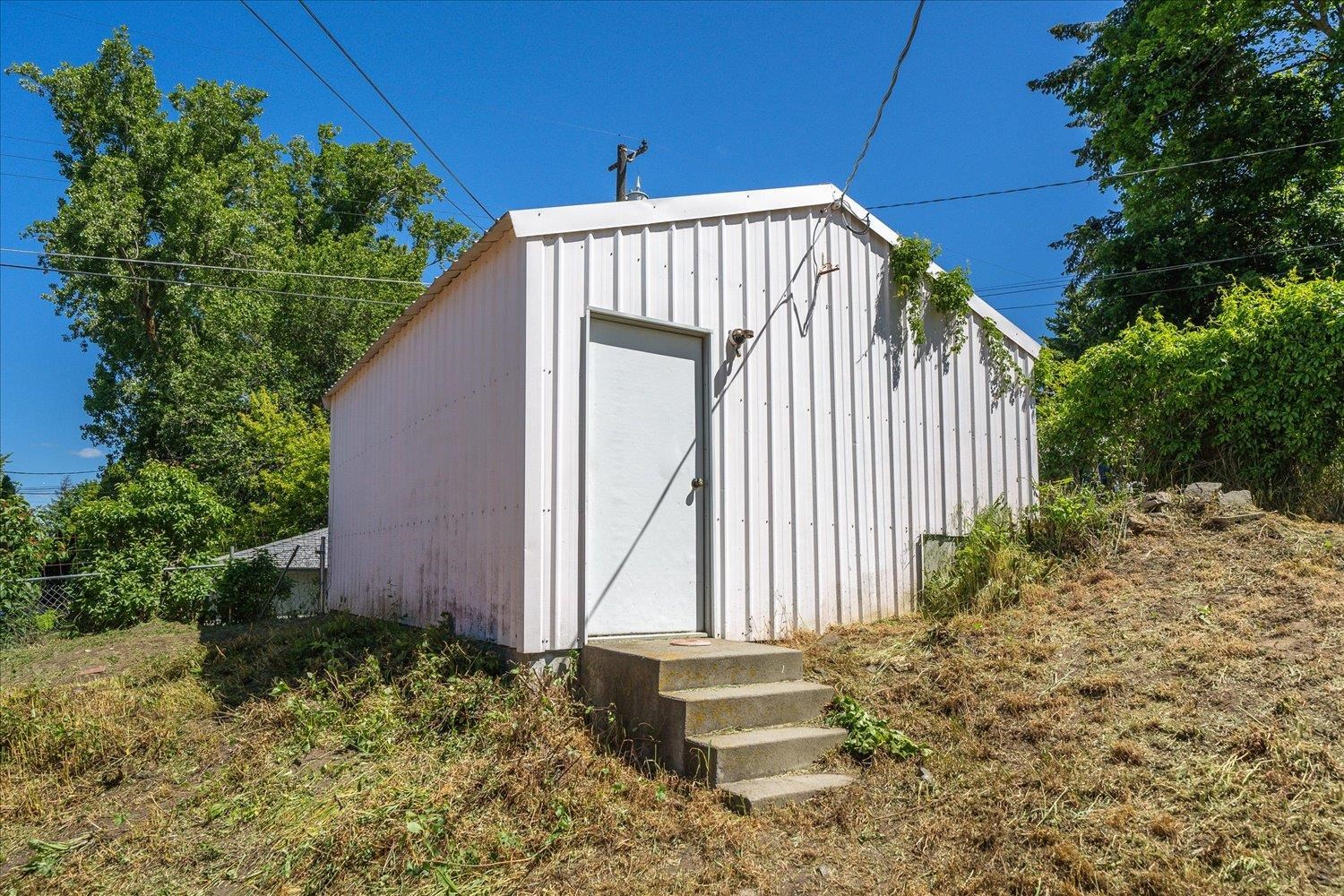 1117/1119 S WALNUT St