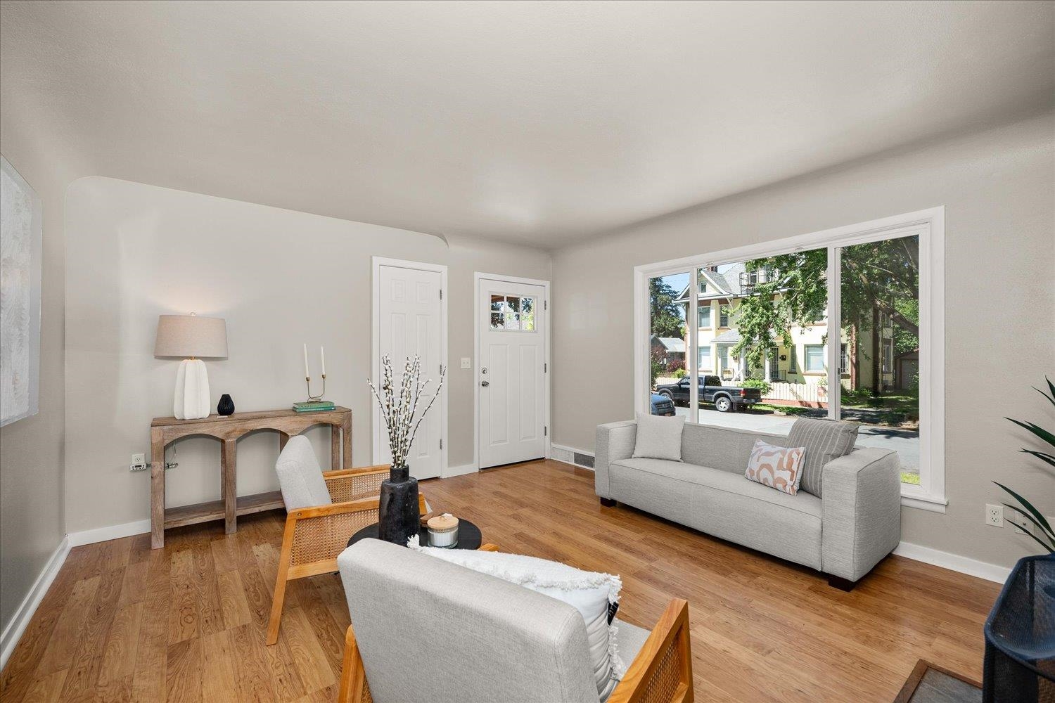 1117/1119 S WALNUT St